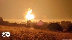 Ucrania da golpe y destruye enorme depósito de armas ruso – DW – 18/09/2024