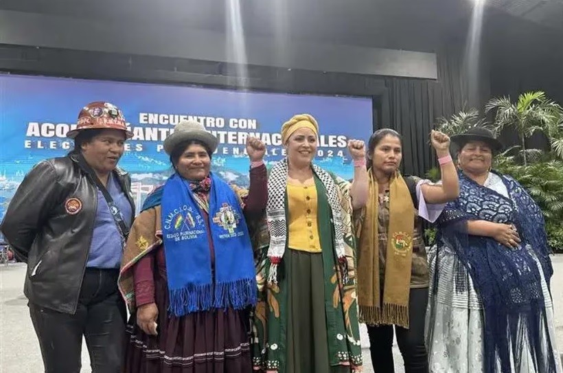 Un avión de la Vicepresidencia de Bolivia llevó dirigentes sociales a observar las elecciones en Venezuela - AlbertoNews