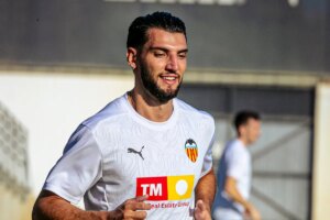Valencia CF: Rafa Mir, detenido por un presunto delito de agresión sexual