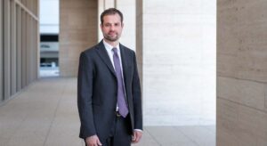 "Vamos hacia un mundo más fragmentado, multipolar y conflictivo, y eso crea el riesgo de estanflación"
