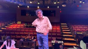 Venezolano toma la batuta en el Teatro GALA y estrena por partida doble