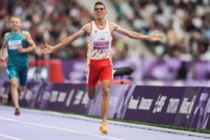 Yassine Ouhdadi, rey dorado de los 5000 m T13 de Paris 2024