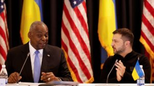 Zelenskyy se reúne con altos líderes militares en Alemania mientras EEUU anuncia ayuda adicional a Ucrania
