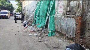 emergencia en el centro por derrumbe de un plafón; hombre quedó atrapado