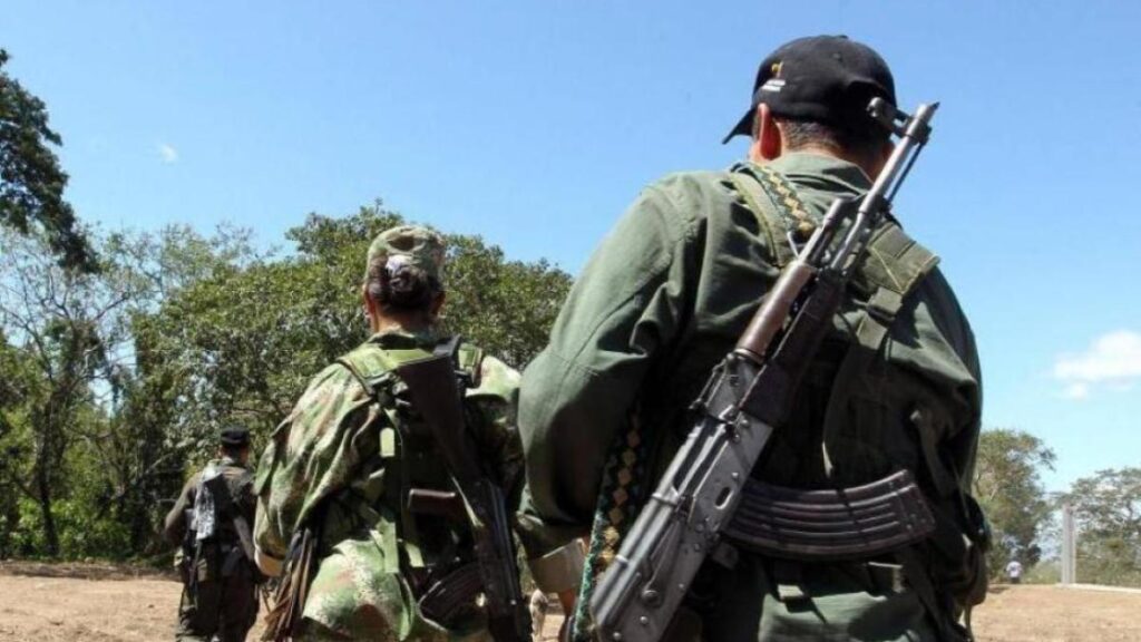 en video, miembros de 'Segunda Marquetalia' entregan puente en zona rural de Ipiales, Nariño