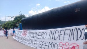 hay cinco bloqueos en vías nacionales por parte de transportadores tras el alza del ACPM