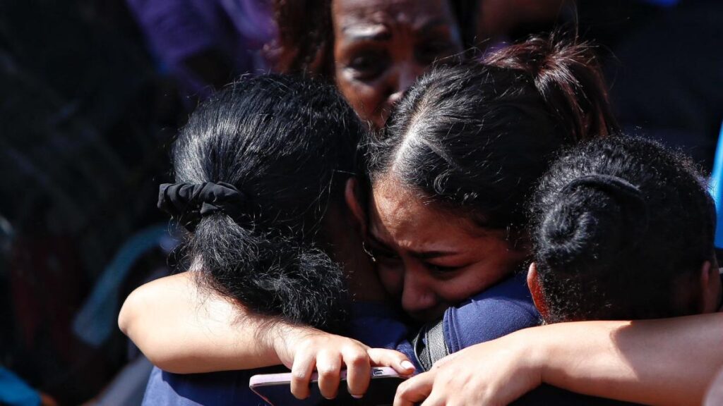 niña de 4 años lucha por su vida; la mamá habría muerto, mientras abrazaba a la menor para protegerla del incendio en su casa