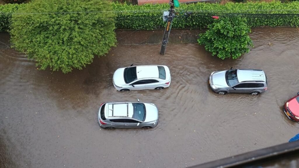 tras intensa sequía empiezan estragos por lluvias