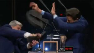 un candidato le dio un sillazo en la cabeza a su rival en un debate en Brasil