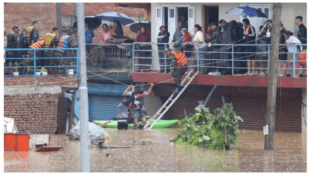 ya son 200 muertos por las inundaciones en Nepal y aumentan los desaparecidos