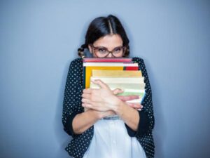 ¿Es una persona tímida? Deje de hacer esto para destacar en el trabajo | Empleo | Economía