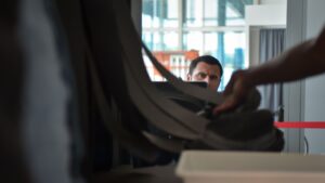 ¿Por qué hay tantos «objetos prohibidos» al viajar en avión?