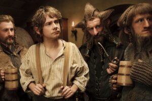 ¿Te diste cuenta? Un único actor tiene el privilegio de haber aparecido en Los Anillos de Poder y en todas las películas de El Señor de los Anillos y El Hobbit