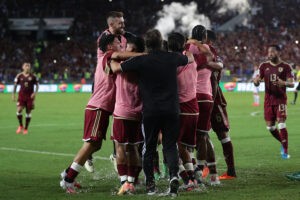 1-1. Rondón le salva los muebles a Venezuela ante una Argentina que se aleja en la cima