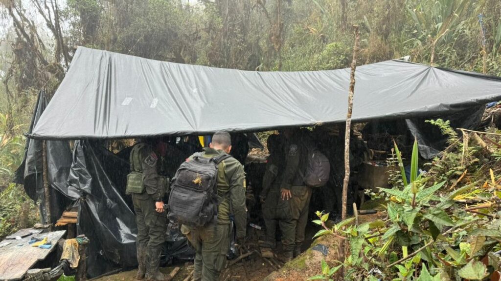 13 capturados y más minas cerradas
