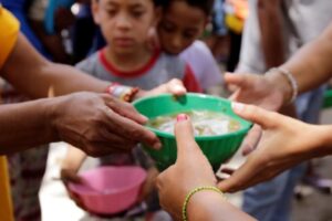 17% de los venezolanos están expuestos al hambre, según Caritas