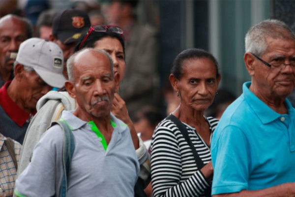 4.000 adultos mayores suspendidos del Seguro Social en agosto