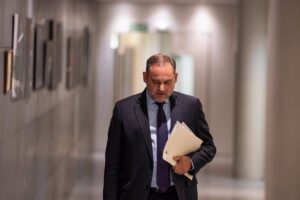 Ábalos remite a Ferraz la documentación sobre su defensa y pide ser readmitido en el PSOE