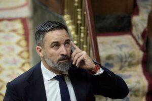 Abascal sigue diciendo adiós a figuras del círculo fundador de Vox y consolida una nueva guardia