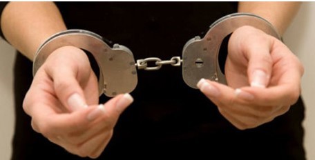 Agrede a su pareja con pico de botella por supuesta infidelidad