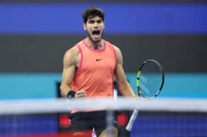 Alcaraz se proclama campeón del Abierto de China tras vencer a Sinner - AlbertoNews