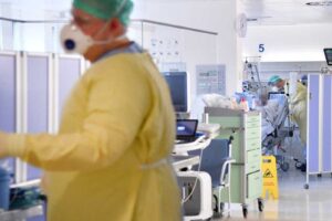 Alertan sobre aumento de casos de covid-19 en Venezuela en centros públicos y privados