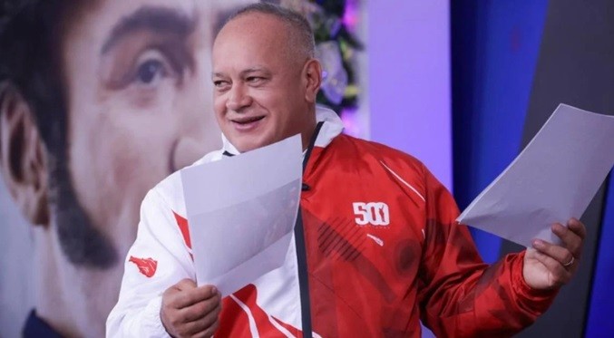 "Anda a lavarte ese paltó"