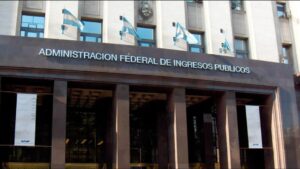 Argentina disuelve la agencia tributaria y crea un nuevo organismo recaudador - AlbertoNews