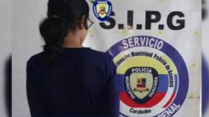 Arrestan a una adolescente por maltratar a su hija en Carabobo
