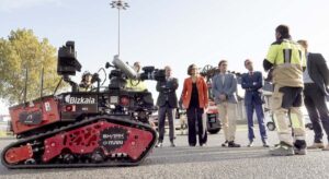 Así lucha contra el fuego 'Colossus', el primer robot bombero de España que está operativo en Bizkaia