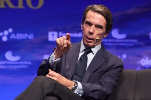 Aznar ve posible que "llegue en esta legislatura" una consulta en España sobre el Jefe del Estado