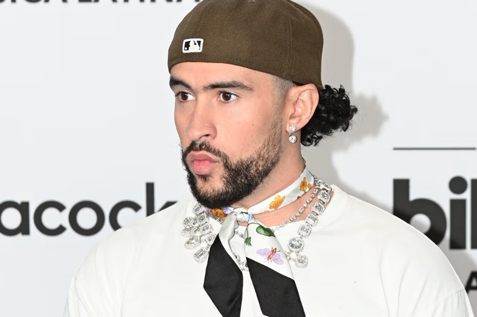 Bad Bunny muestra su apoyo a Kamala Harris y recuerda el mal trato de Trump a Puerto Rico - AlbertoNews