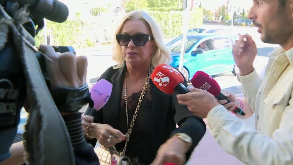 Bárbara Rey, completamente fuera de sí, pide ayuda a gritos a la Policía huyendo de la prensa