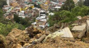 Barrio del norte de Bogotá donde 25 familias viven con temor a un derrumbe