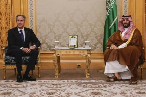 Blinken se reúne con Bin Salman para tratar de promover una normalización con Israel