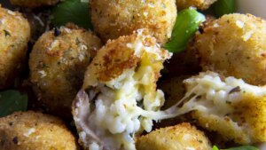 Bolitas de arroz crujientes, una receta barata y sencilla para aprovechar las sobras