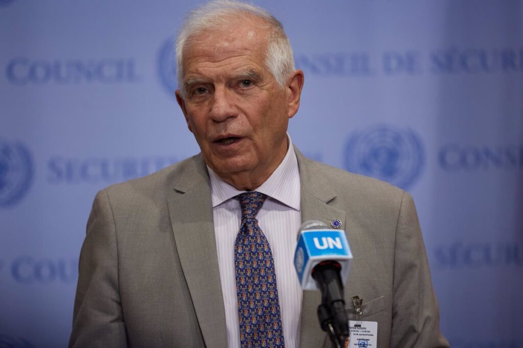 Borrell denuncia que los ataques israelíes contra la misión de la ONU en Líbano "violan el Derecho Internacional"