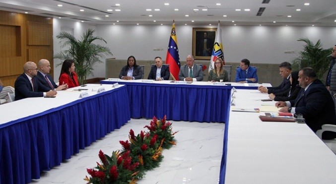 CNE incorpora a rectores Conrado Pérez y Aura Rosa Hernández