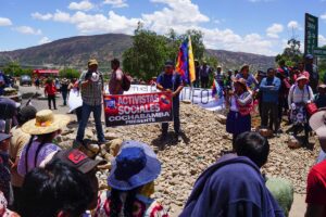 Campesinos bloquean vías en Bolivia ante probable arresto de Evo Morales