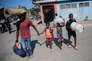 Cientos de niños hambrientos se unen a bandas criminales en Haití : IPS Agencia de Noticias