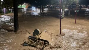 Cinco horas atrapado en un columpio en el municipio valenciano de Paiporta