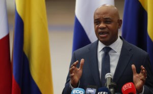 Colombia no reconocerá cuestionada victoria de Maduro si no se publican las actas antes del 10Ene