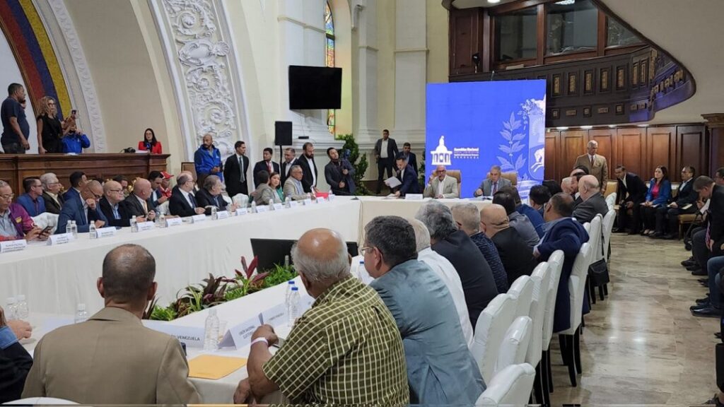 Comisión propone ley para la defensa de la soberanía política