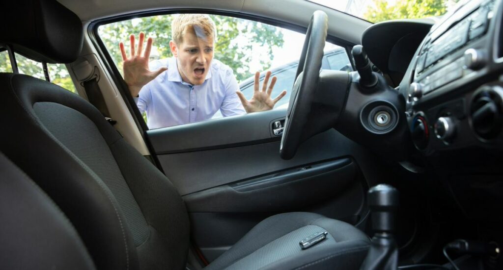 Cómo sacar las llaves del carro que se quedaron adentro y consejos: paso a paso