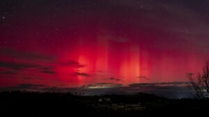 Una aurora boreal captada desde el observatorio astronómico de Castelltallat, Barcelona.