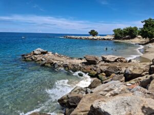 Construyen espigón y realizarán el dragado de lunes a viernes en playas de Macuto