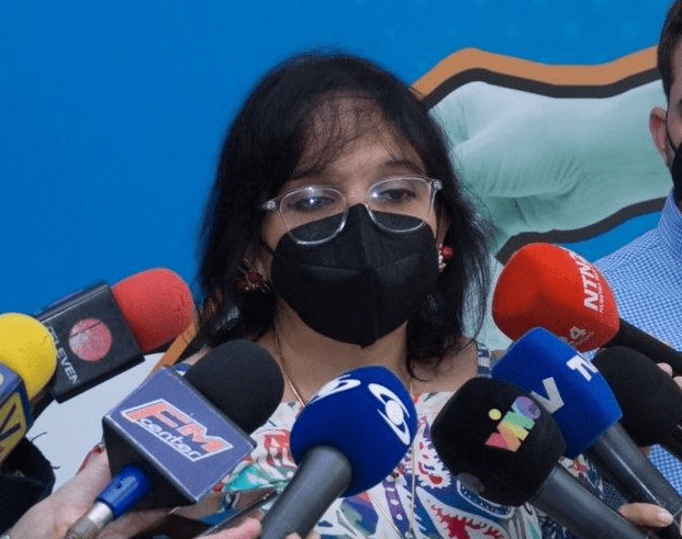 Coordinadora nacional de Súmate lleva 57 días presa por unos tuits que no escribió • Crónica Uno
