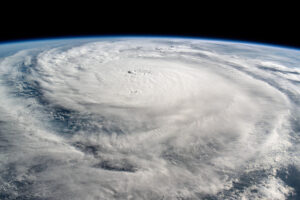 Crisis climática potenció lluvias y vientos destructivos de "Milton", según científicos
