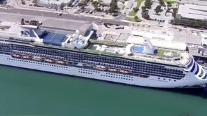 Crucero Royal Caribbean enfrenta demanda colectiva por grabaciones íntimas a pasajeros, incluidos niños - AlbertoNews