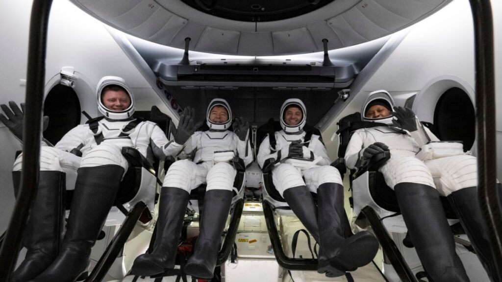 Cuatro astronautas regresan a la Tierra tras problemas en cápsula de Boeing y huracán Milton